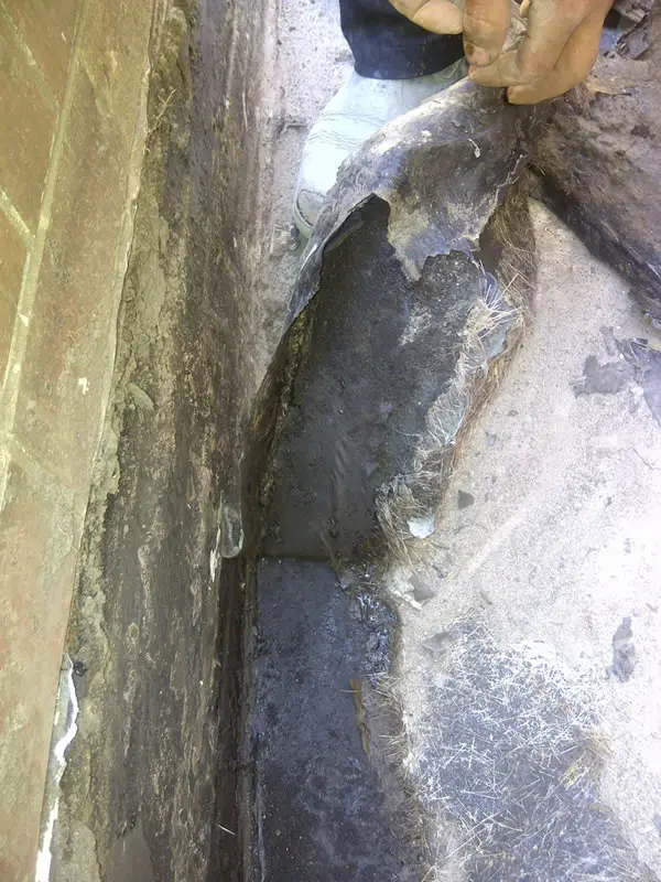 Water Ingress - Stripping planter box2